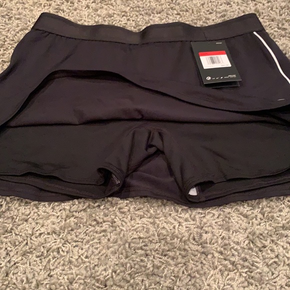 NEW Women’s NIKE Tennis Skort Large 🎾 - Picture 2 of 4
